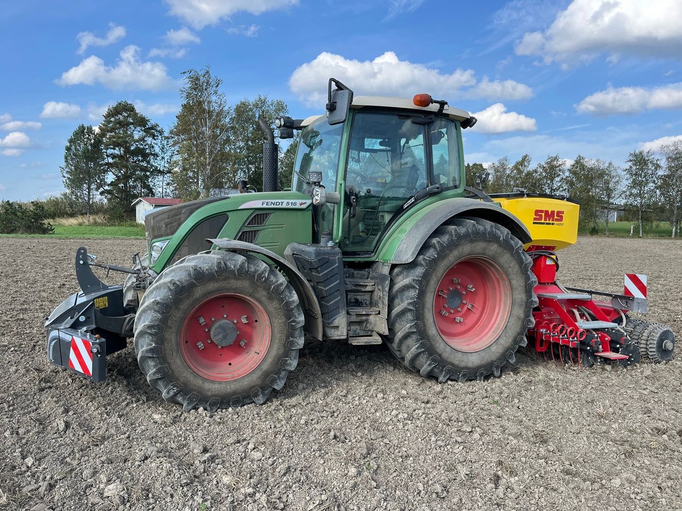 Smart Seeder pneumaattinen kylvökone, tractor bumper turvapaino ja Farmnavigator automaattiohjaus.