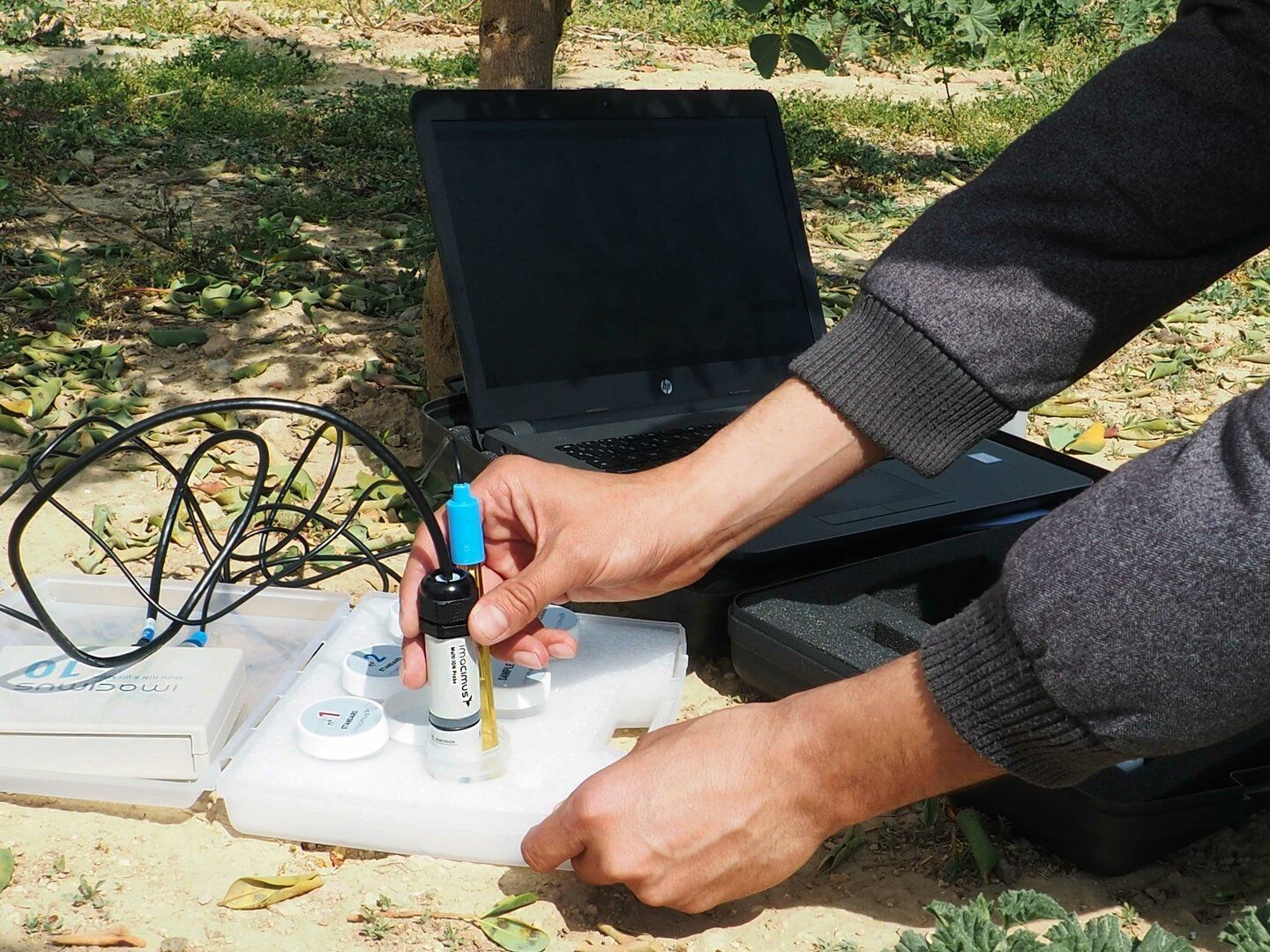 Imacimus 10 Multi ION Meter näytteenotto ja mittaus kentällä