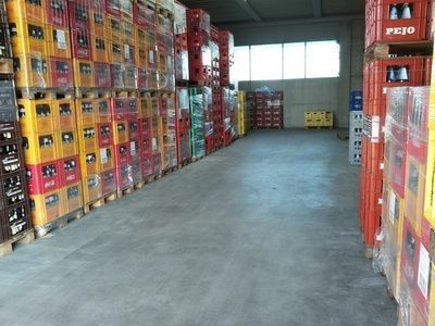 bicchieri con cocktail alla frutta