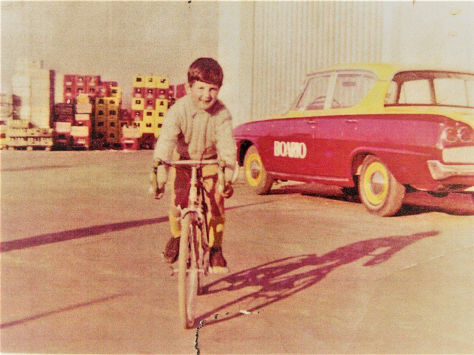 bicchieri con cocktail alla frutta