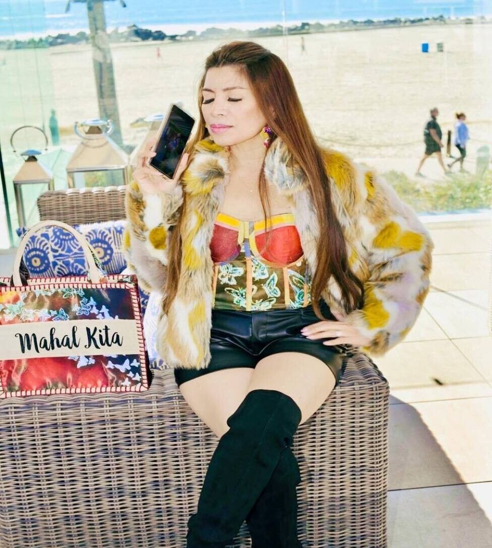 Beautiful Corset and Mahal Kita Bag