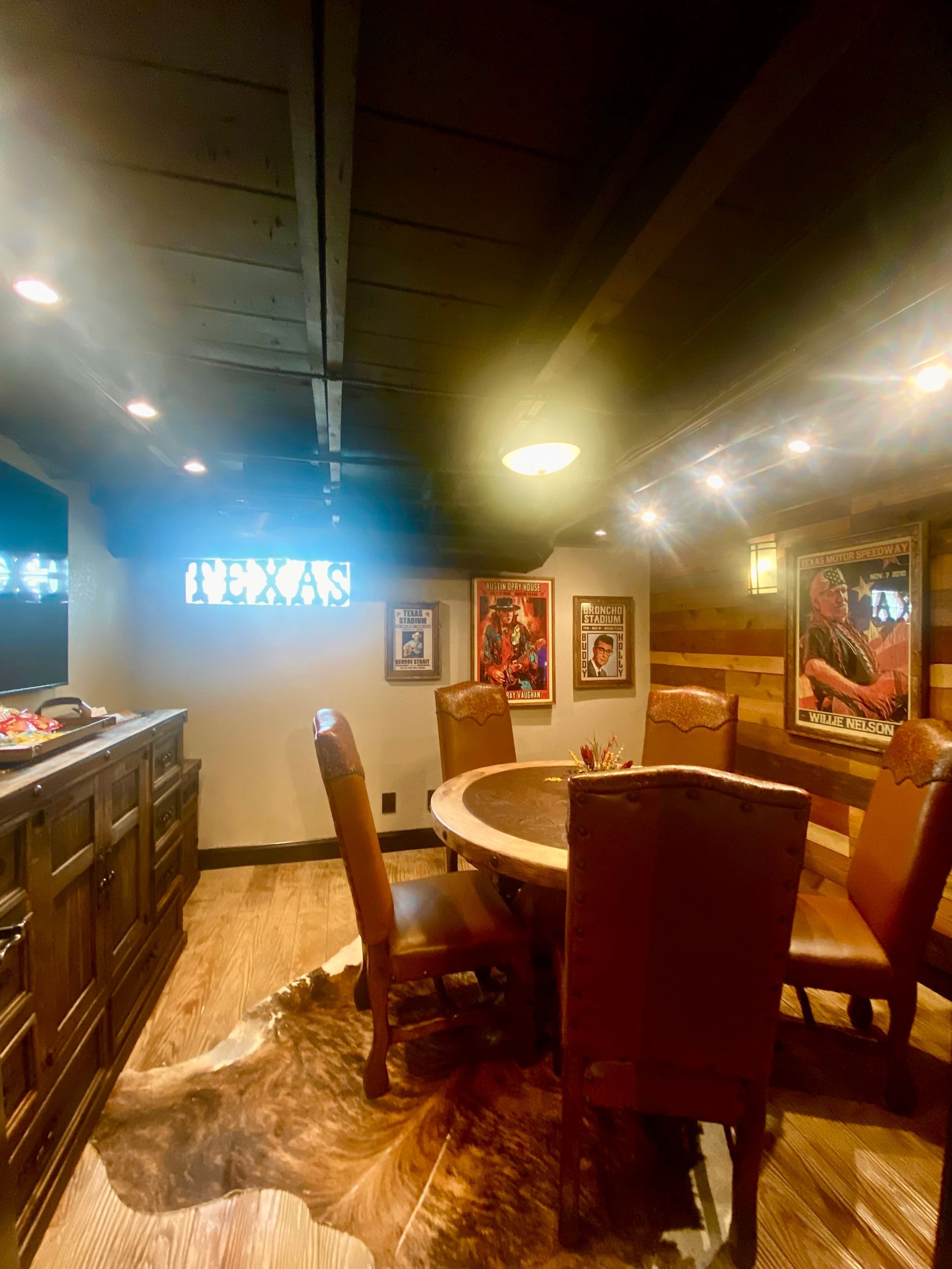 A Dining Room With Table And Chairs — Grapevine, TX — Lone Star Executive Suites