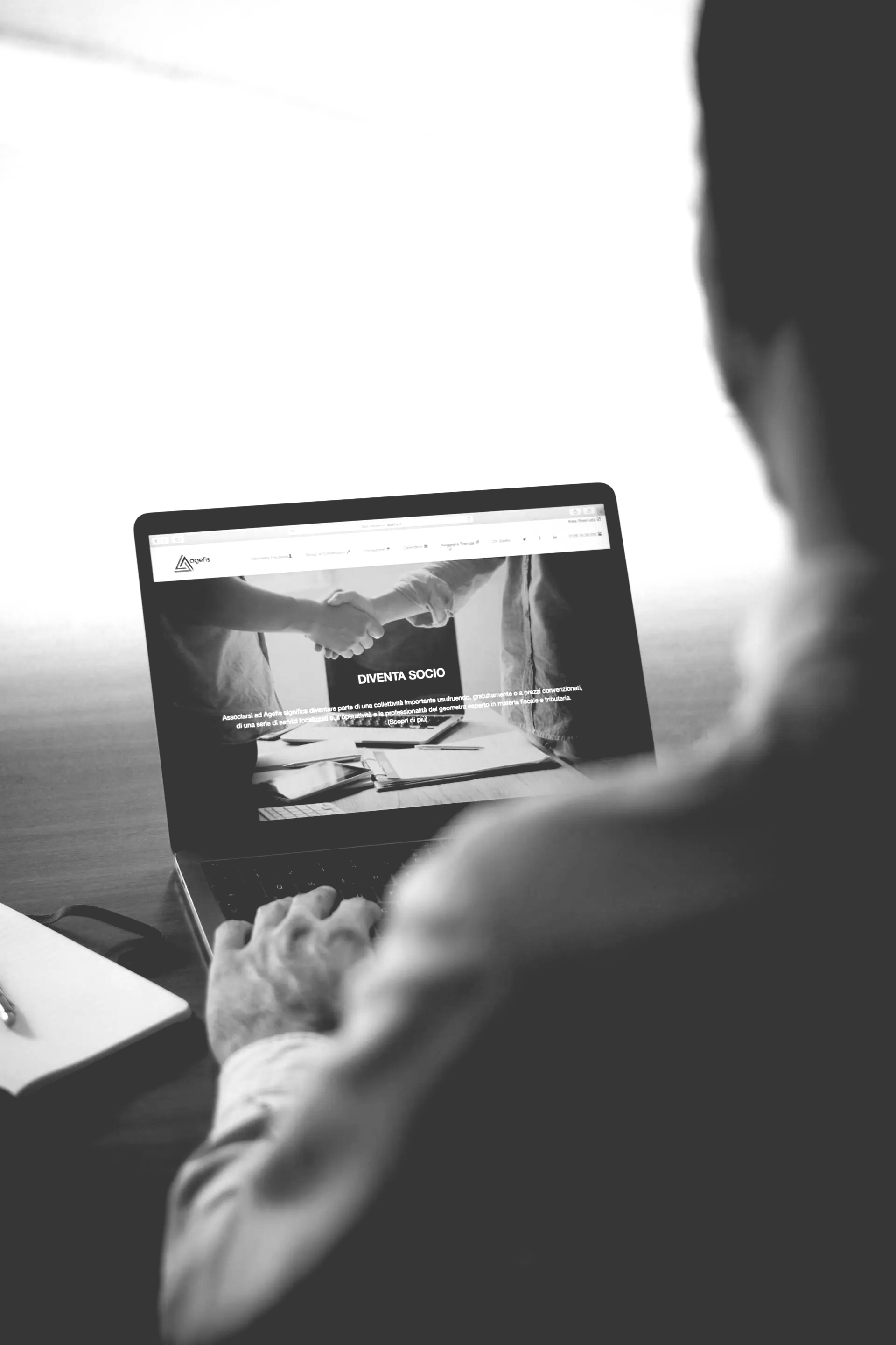 Get more web visitors to engage with live chat, text, email, calls