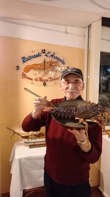 giobvanni bazzarello con in mano un aragosta