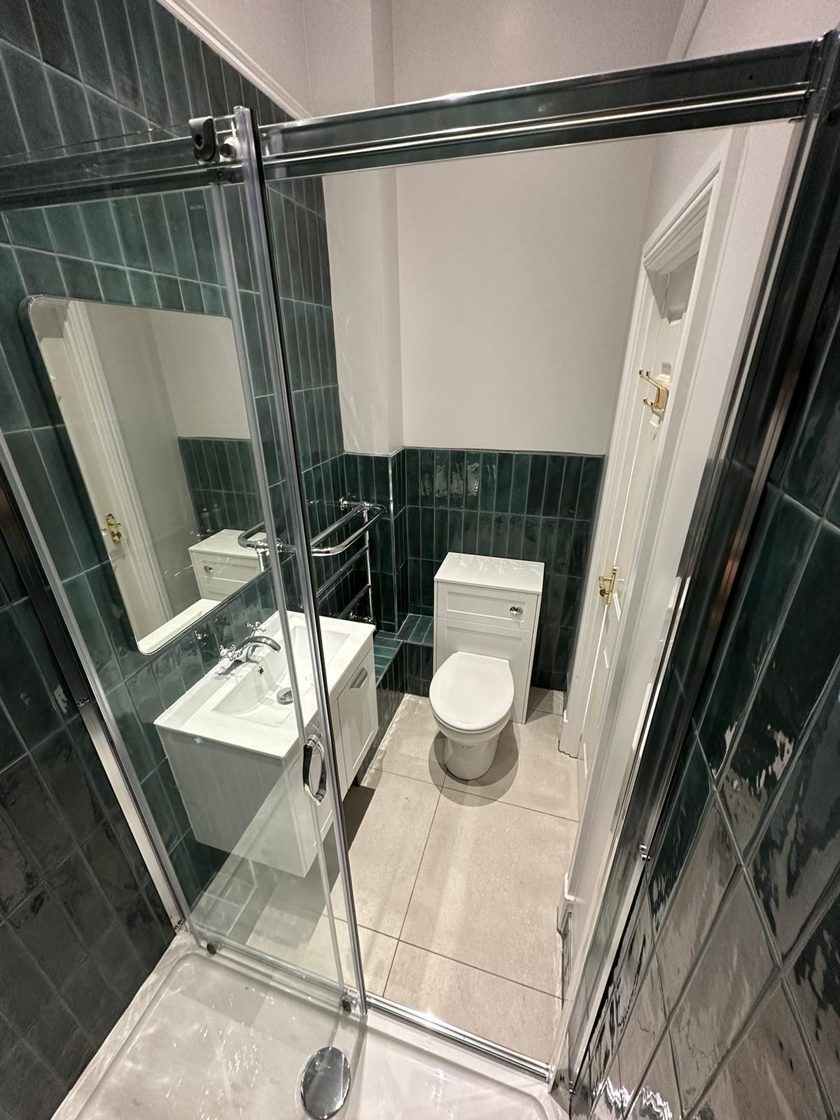 a bathroom with a toilet , sink and mirror .
