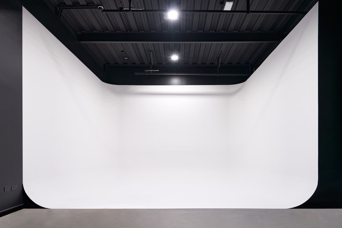 there is a large white wall in the middle of the room .