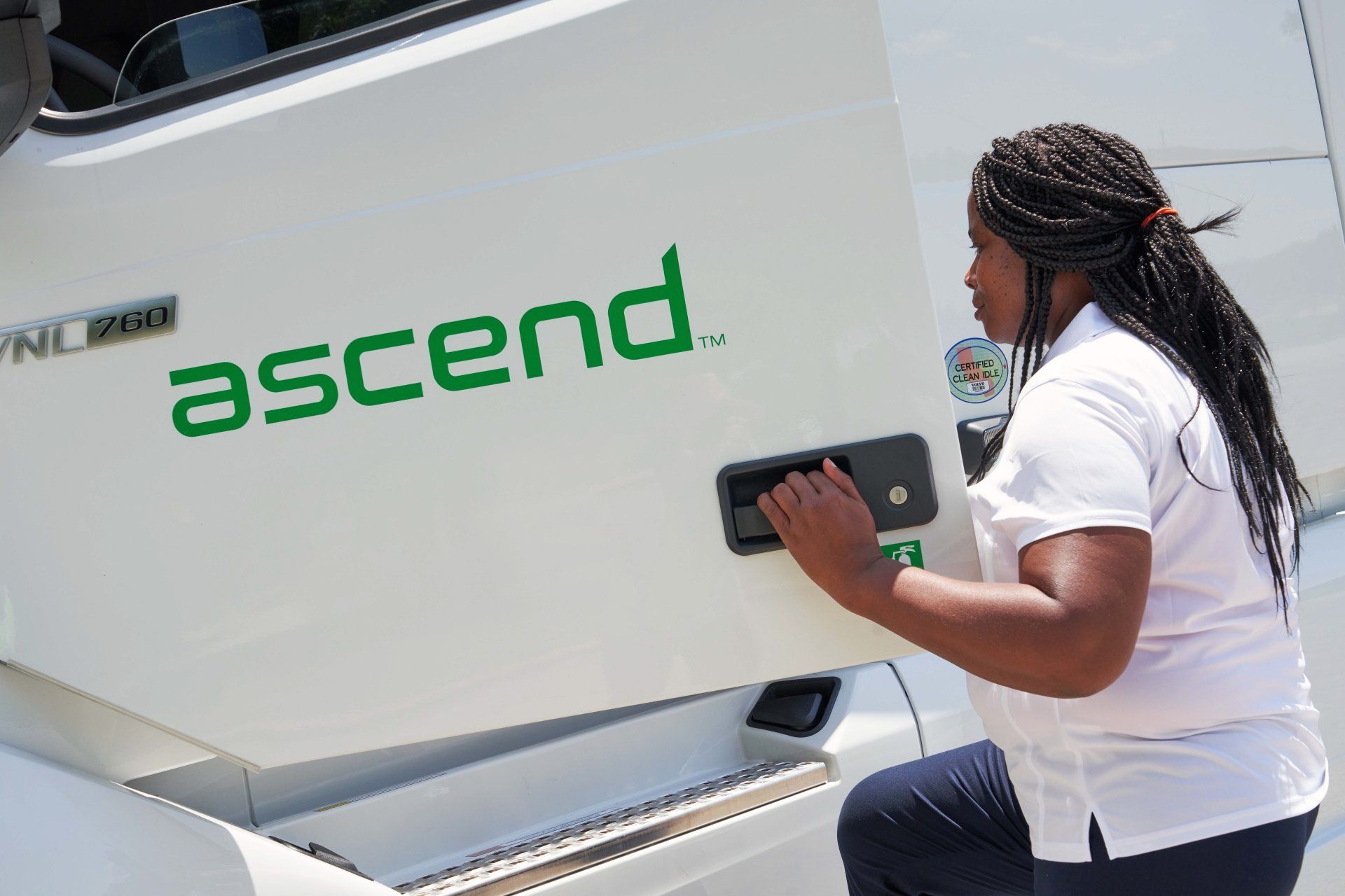 Ascend owner operator in Tennessee getting into the truck