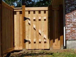 Wood driveway gate - Vancouver, WA - DJ Fence Service