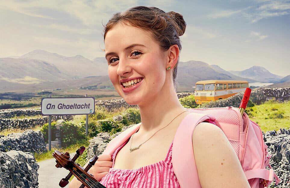 Ballaí dreapadóireachta lasmuigh ildaite le greamacháin i suíomh cosúil le páirc