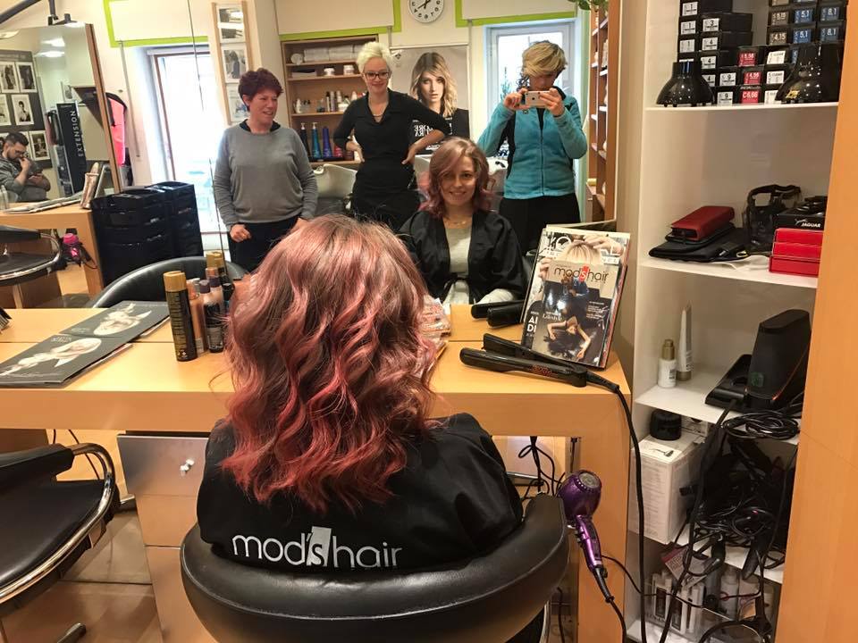 Nel salone: cliente con bouclage