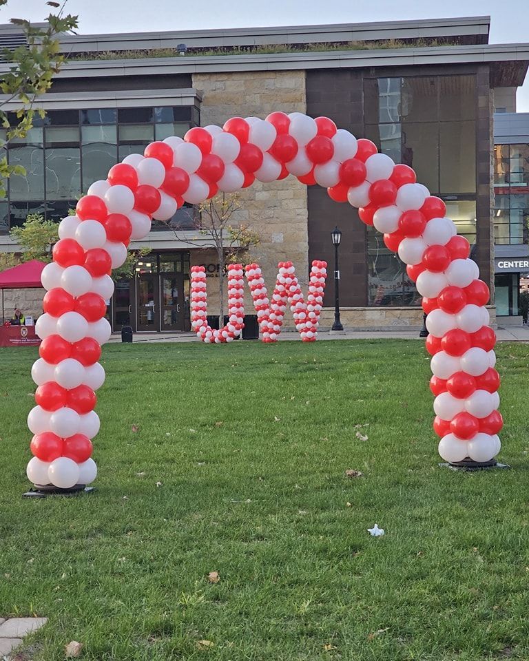Total Length: 25ft
Style: Stacked
Colors: red and white.
Also in photo: Giant Letters,