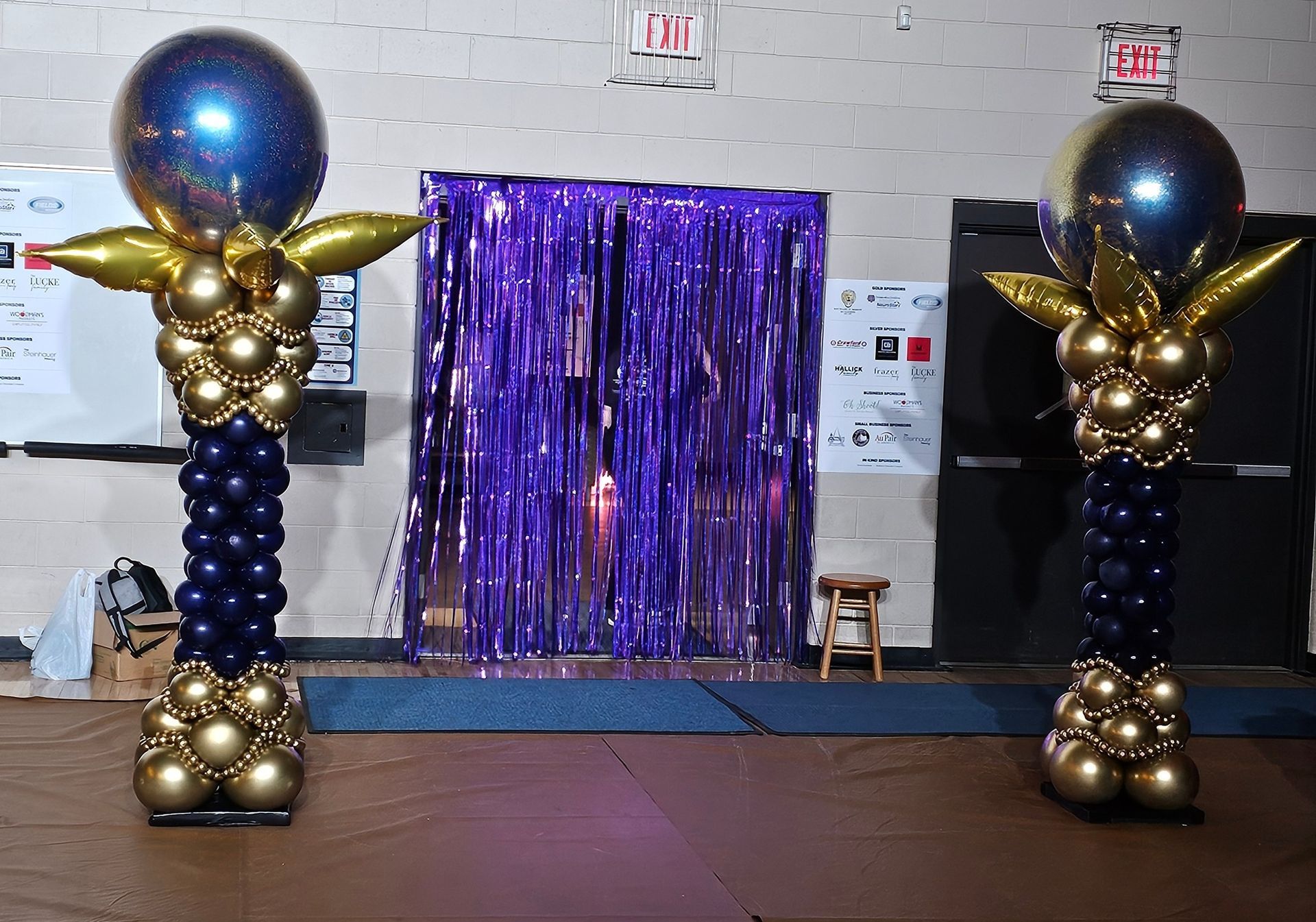 Fancy Royal Columns 8ft
indoor
Gold, navy and glitter filled, double stuffled balloons. 