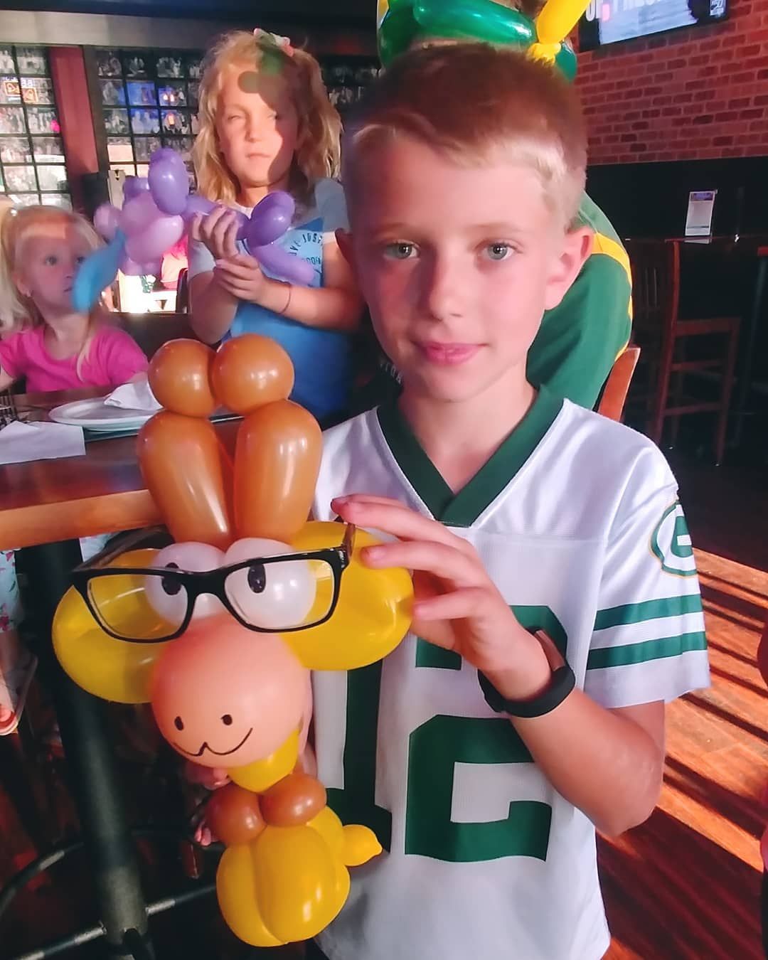 Balloon twisted giraffle with glasses