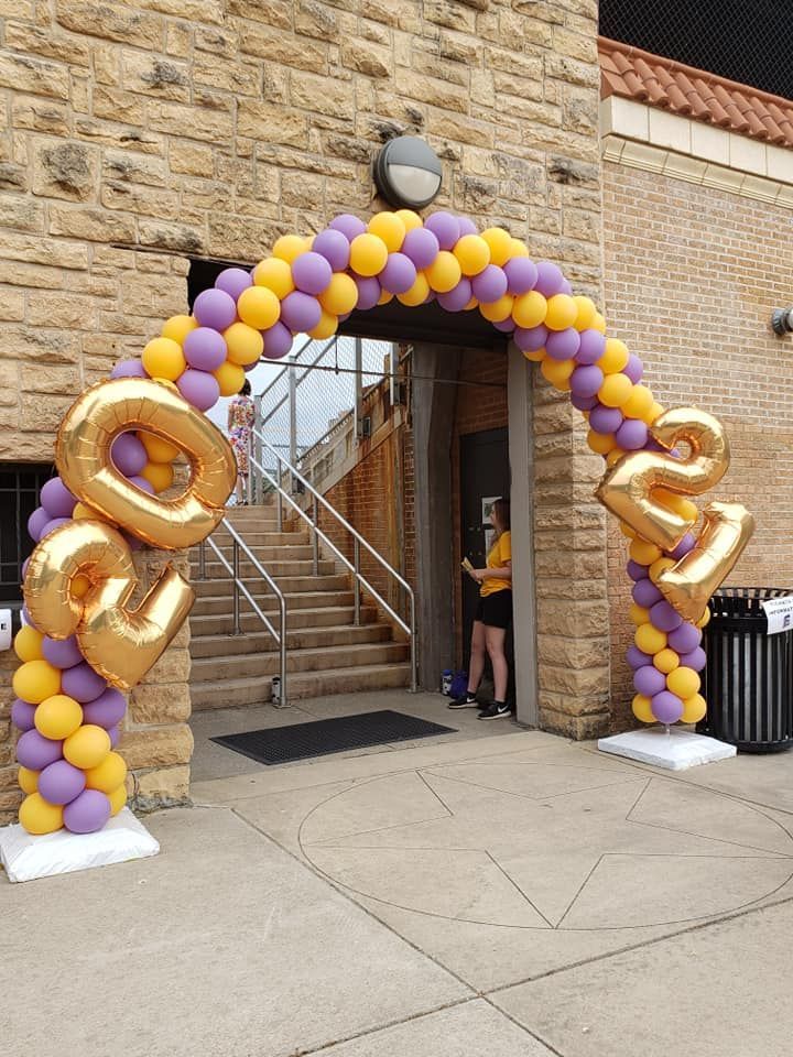 Total Length: 25ft
Style: Sprial
Colors: sunset orange and lavendar.
Specialty Balloons: Large foil numbers.