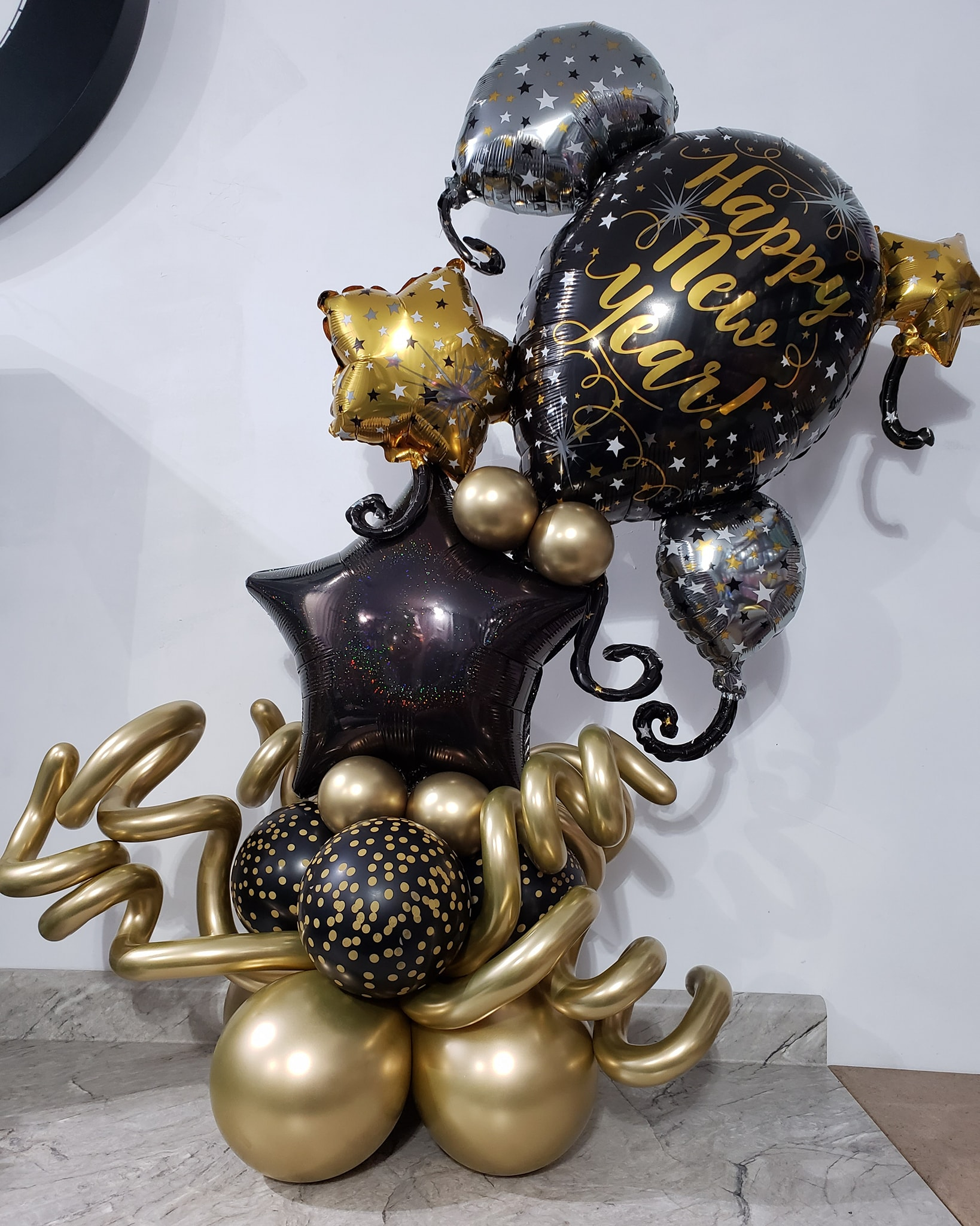 New Year Table Top display. Black, gold and silver assortment of latex and mylar balloons to celebrate the new year!