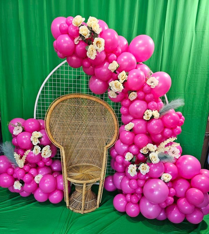 Single Large Helium Bouquet. Includes a single large latex topper with optional custom vinyl wording, fringe on a cluster weighted base. 