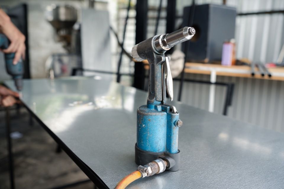 Rivet gun