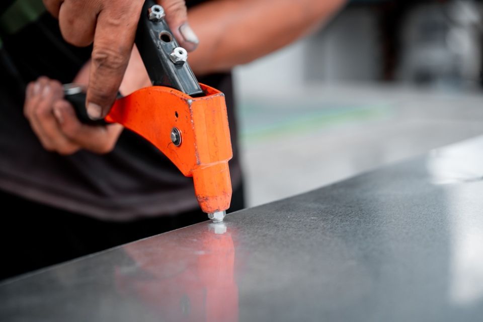 Rivet gun