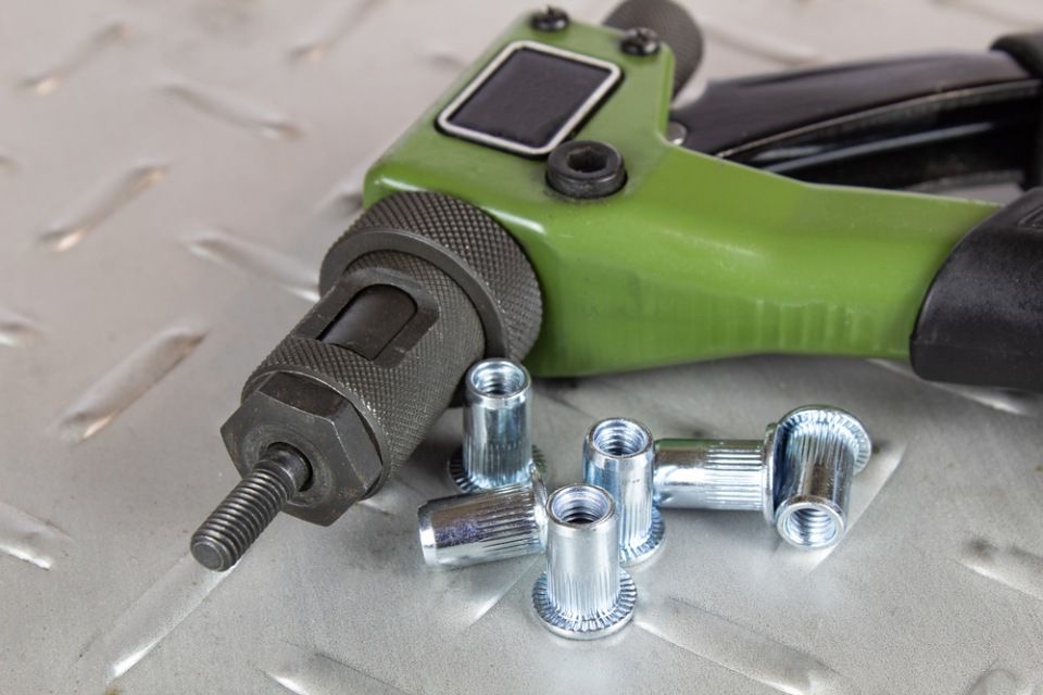 Rivet gun