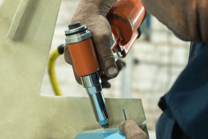 Rivet gun