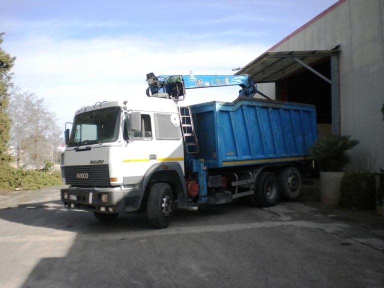 Mezzo con cassone scarrabile