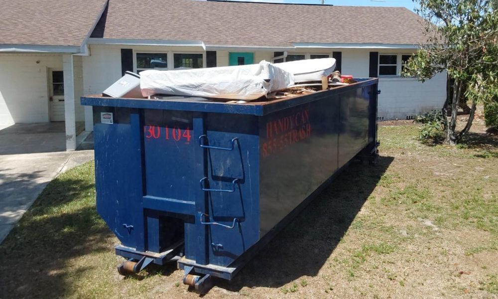 Flipping a Home? Why You Should Consider Dumpster Rental