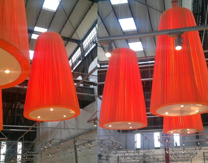 Lampenkappen als aankleding van grote hal