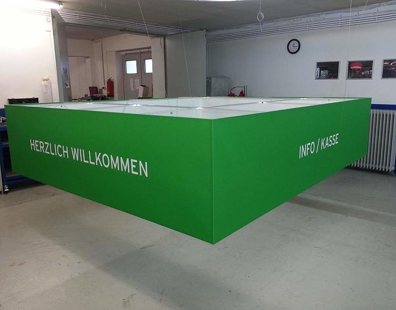 Lampenkap voor boven kassa en informatie