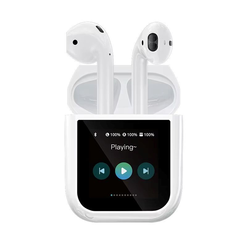 Auriculares inalámbricos blancos en un estuche de carga con una pantalla negra que muestra los controles de música y los niveles de batería.