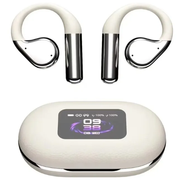 Audífonos blancos con gancho para la oreja y estuche de carga. El estuche tiene una pantalla que muestra la duración de la batería y el tiempo de uso.