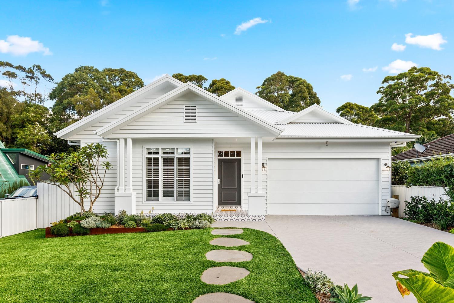 A White Knockdown Rebuild House In Beacon Avenue
