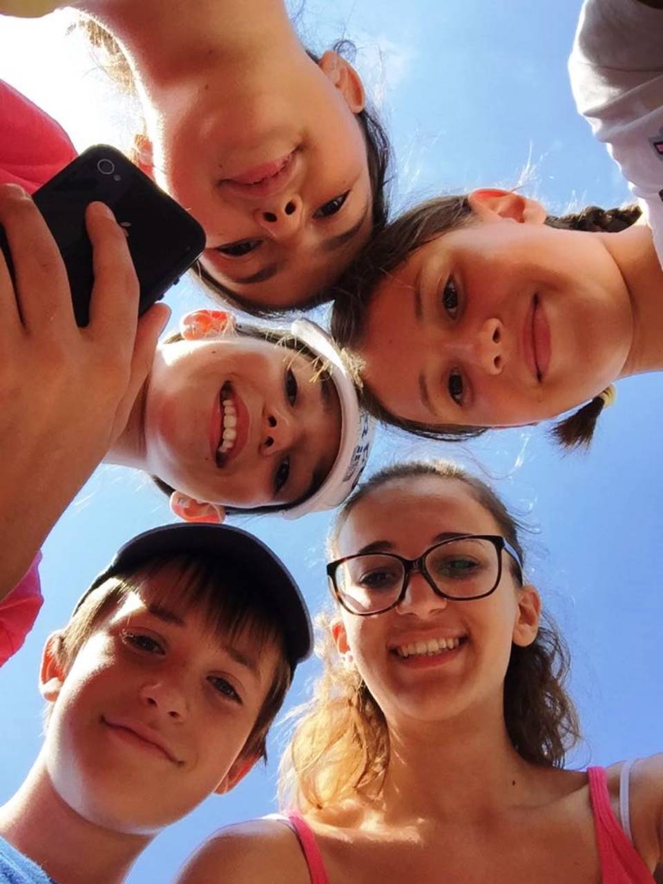 bambini durante lezione all'aperto