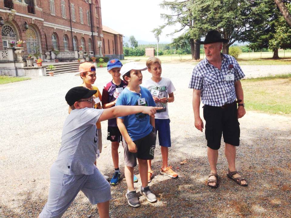 giochi al parco con insegnante
