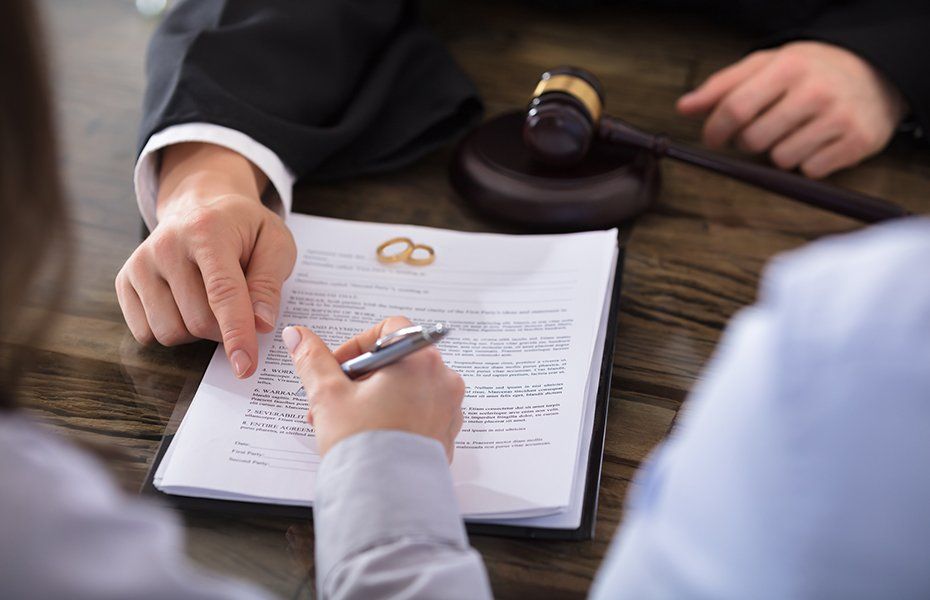 Signing Divorce Papers — Talladega, AL — R. Gidden’s Law Firm