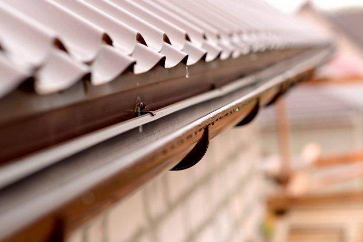 Holder gutter drainage — Seamless Gutters in Tampa, FL