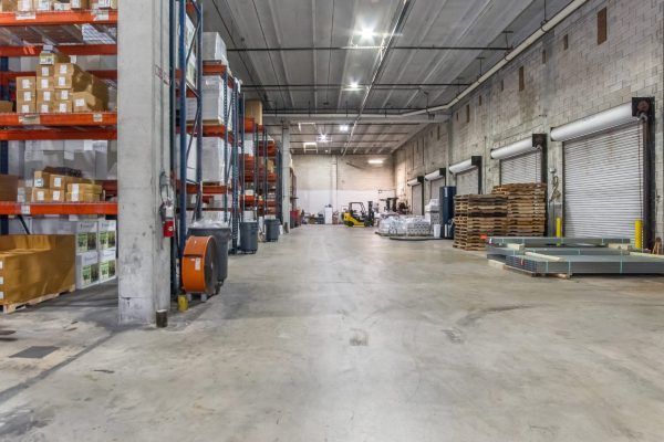 A large warehouse filled with lots of shelves and boxes.