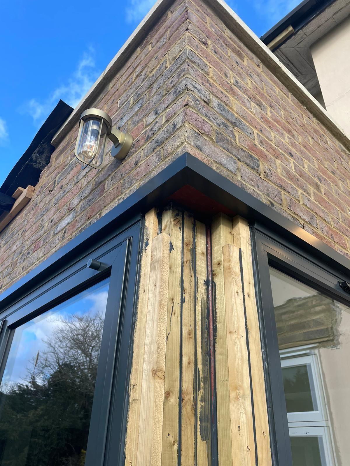 Cladding around the corner without post