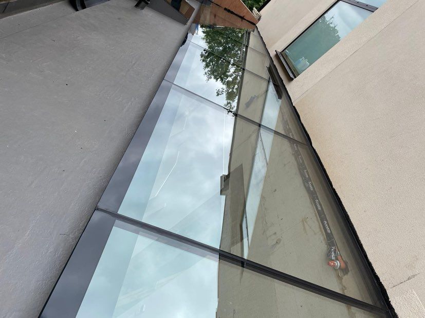 Large multi panelled frameless glass roof