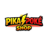 Logo voor Pika Poké Shop; gele en rode tekst met een bliksemschicht. "Shop" onderaan.