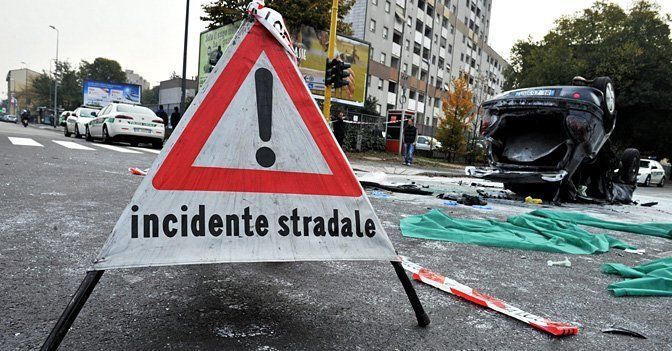 Segnale di avvertimento incidente stradale