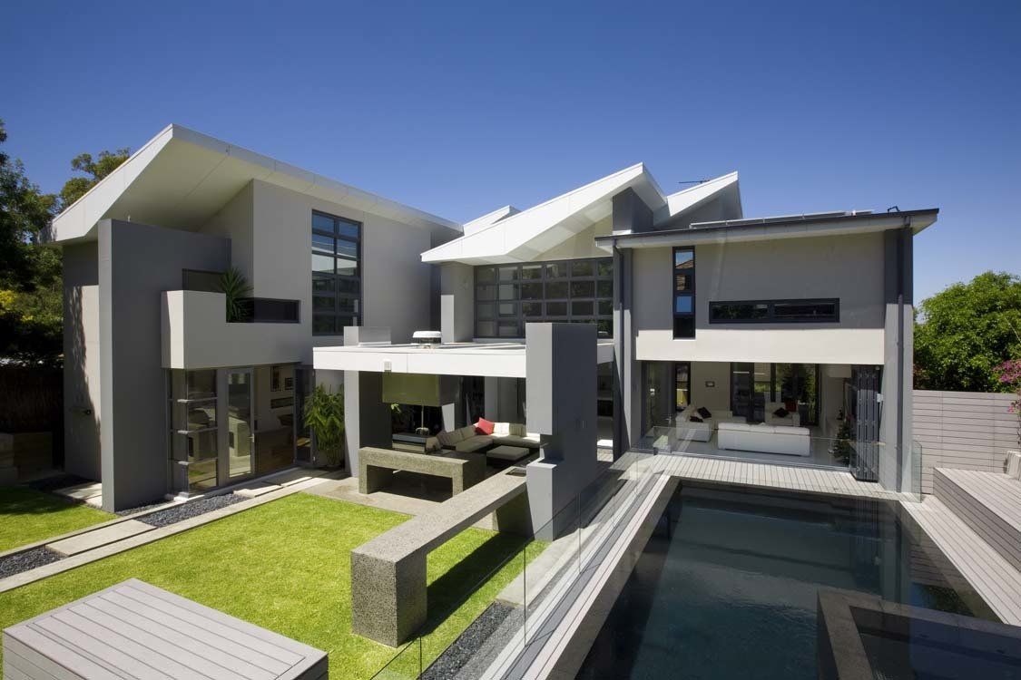 Outdoor living with swimming pool