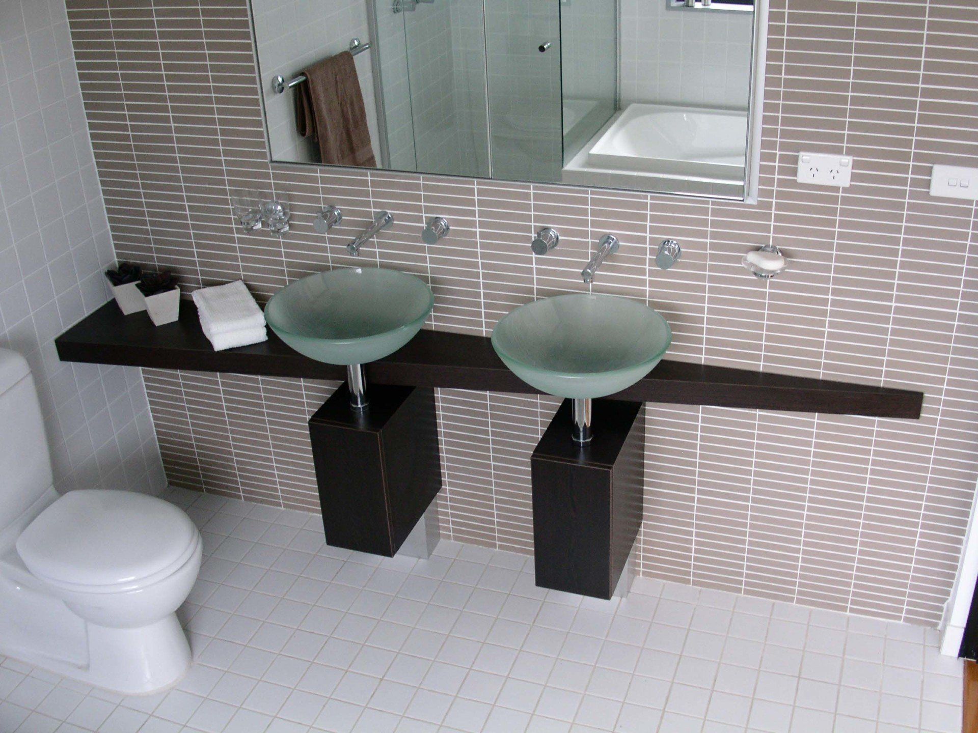 Classic and contemporary bathroom designs