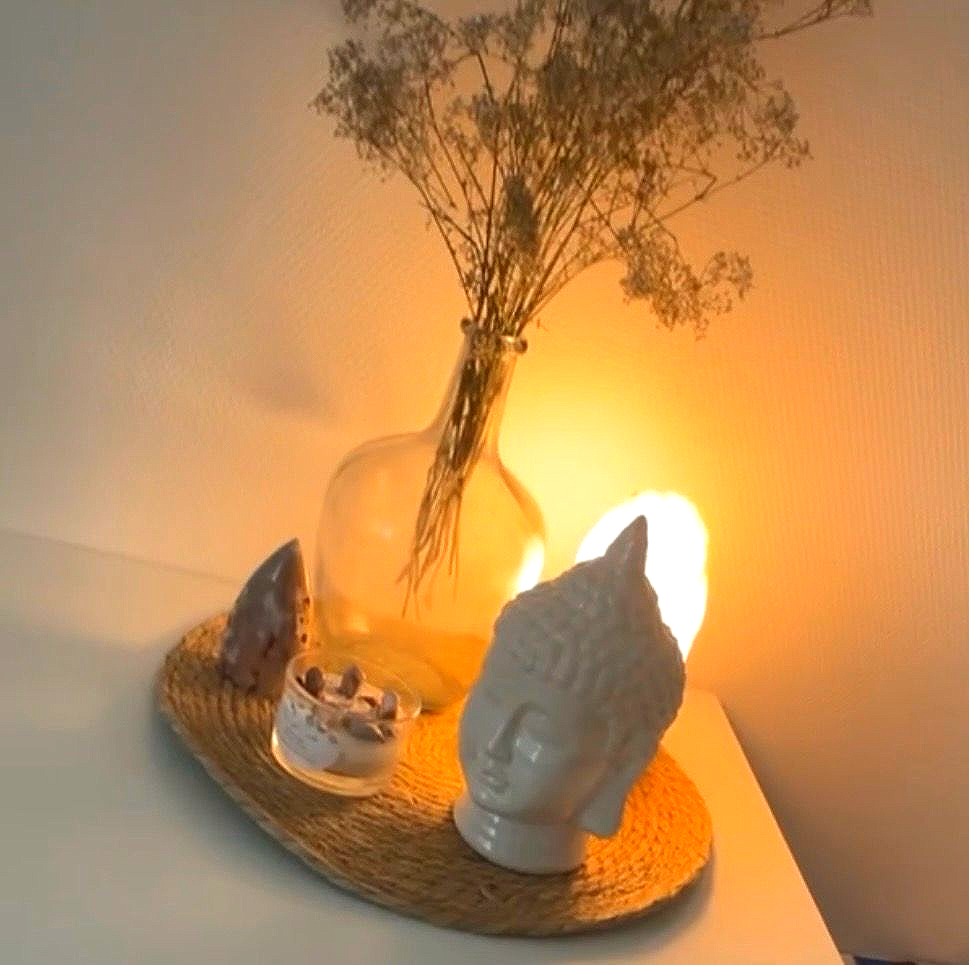 Esmee Evers praktijkruimte met zoutkristal en boeddha beeldje