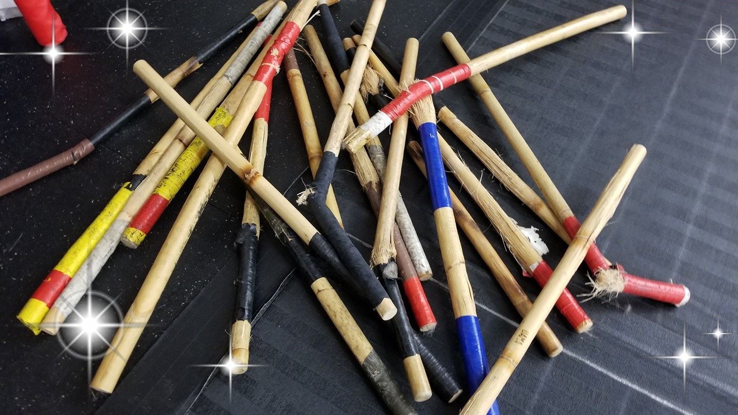 a bunch of sticks are laying on a table