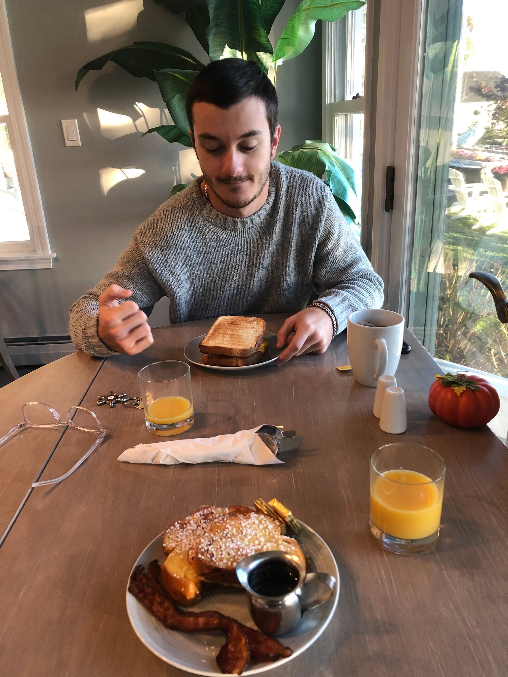 complimentary breakfast at The Inn at Harbor Hill Marina in Niantic CT