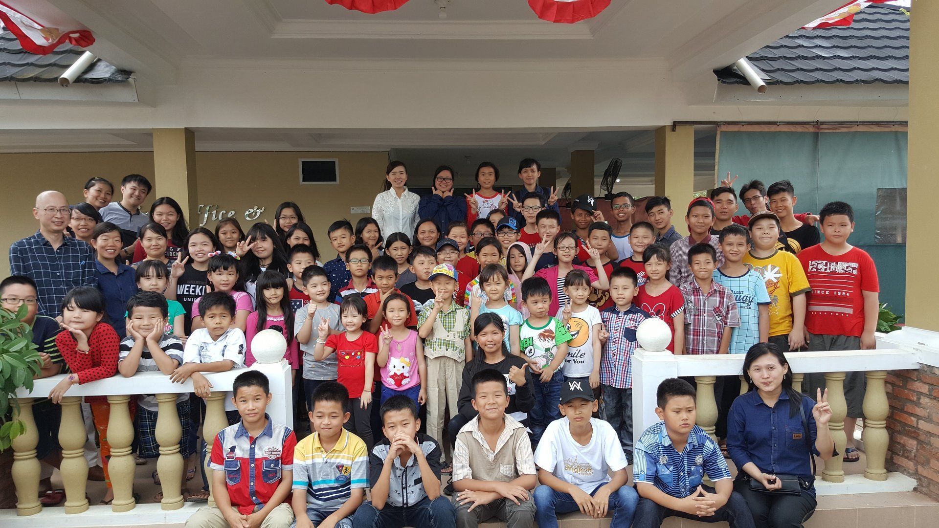 foto bersama anak acara sunday school sekolah maitreyawira palembang di perumahan villa sierra vista