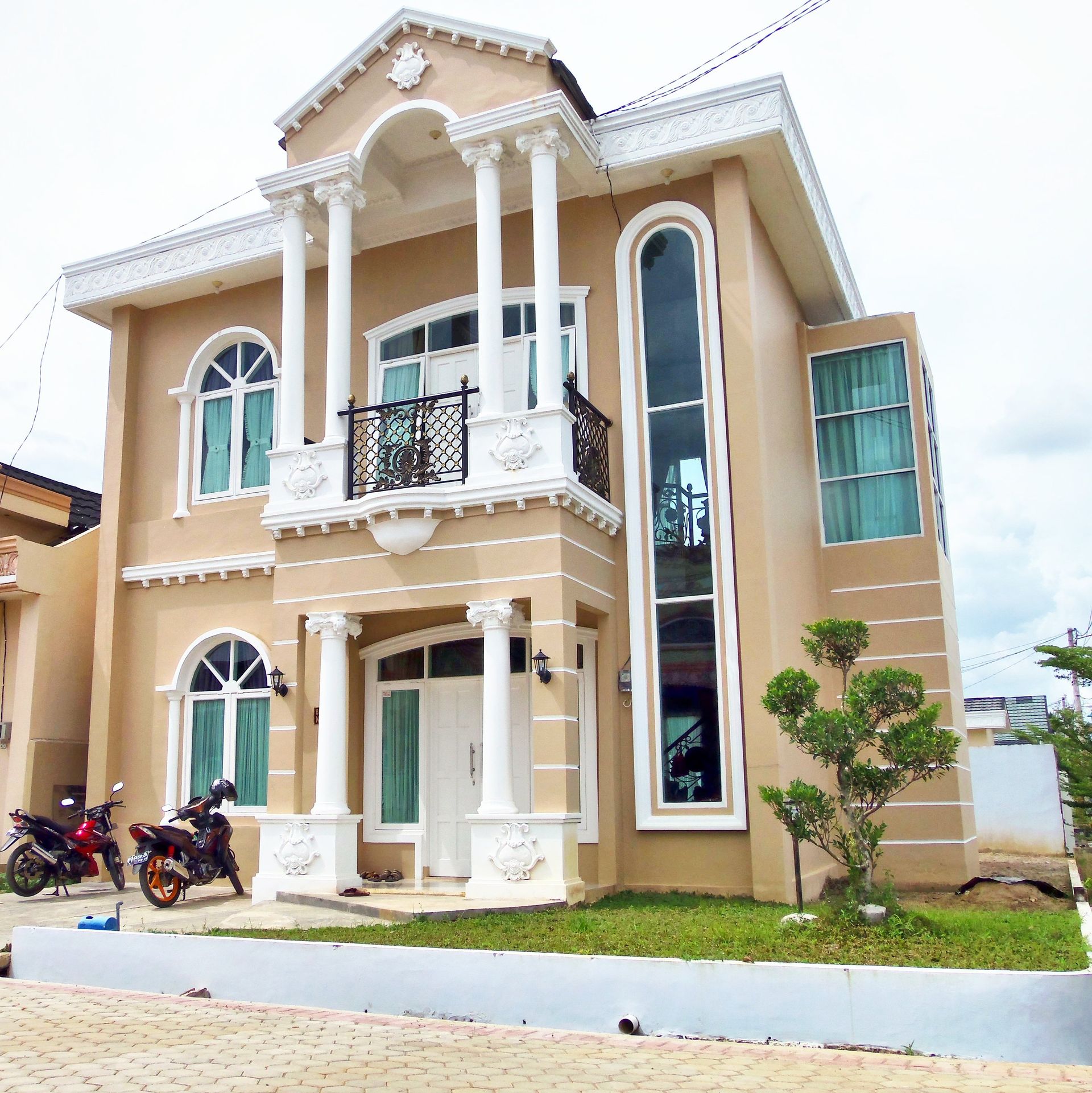 rumah townhouse perumahan caledonia residence palembang