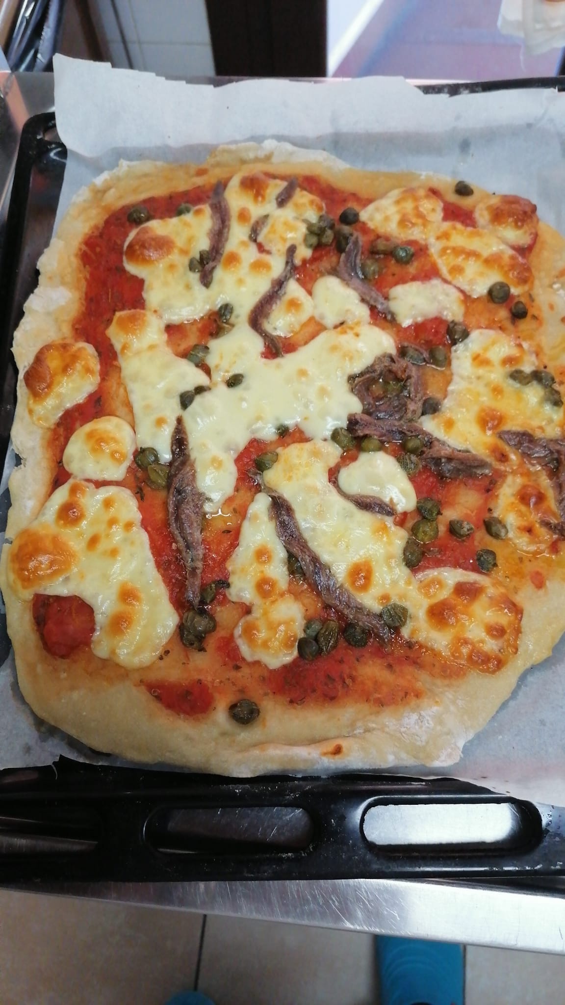 pizza preparata durante un'attività ricreativa della casa di riposo