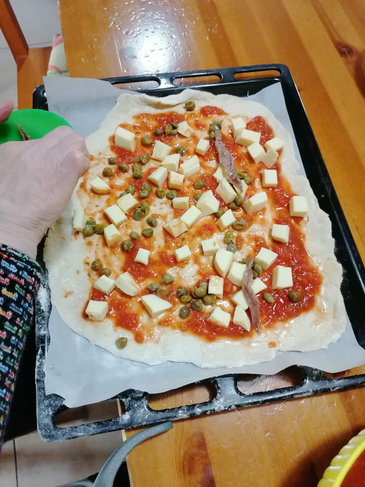 pizza realizzata durante un'attività ricreativa della casa di riposo