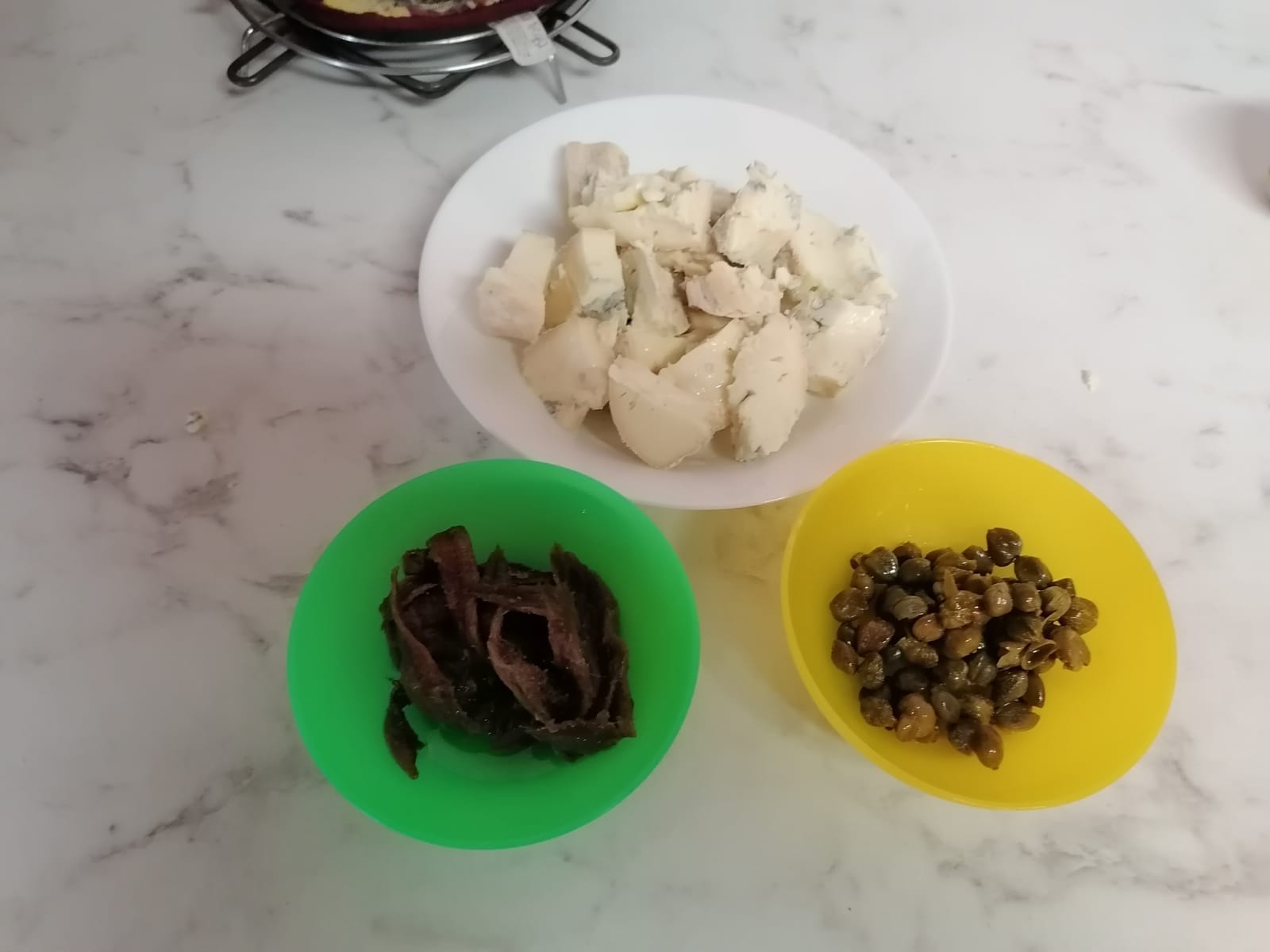 ingredienti per la preparazione della pizza alla casa di riposo